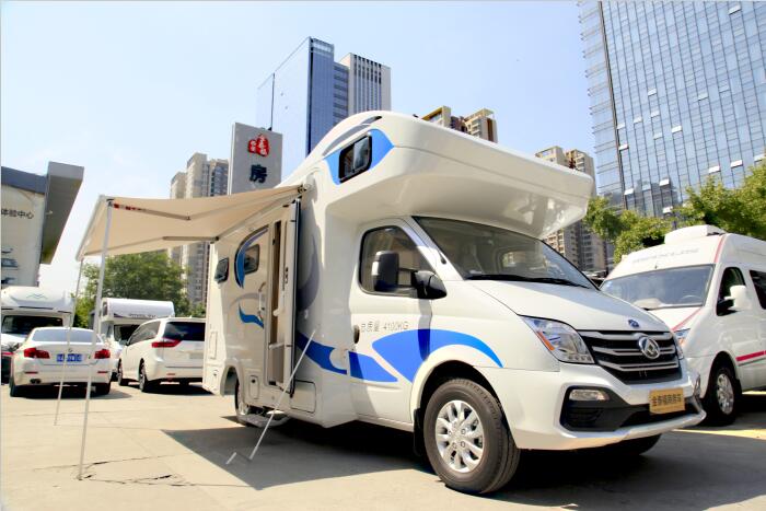 西安大通C型房車商務車.jpg