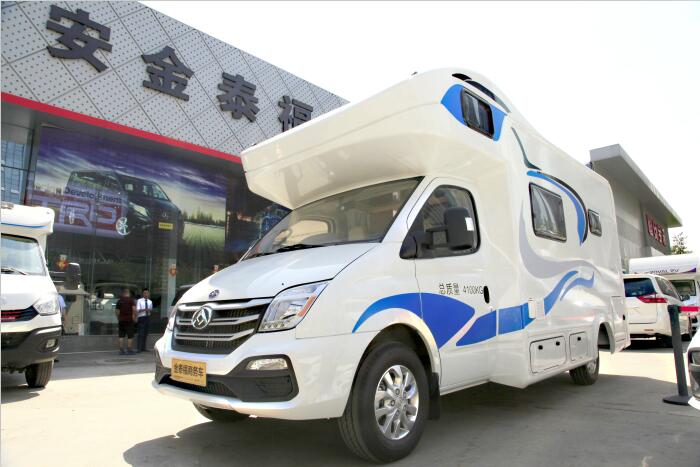 西安大通C型房車商務車.jpg